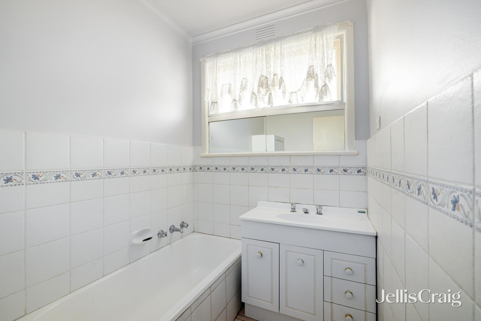 97 Watsons Road, Glen Waverley image 6