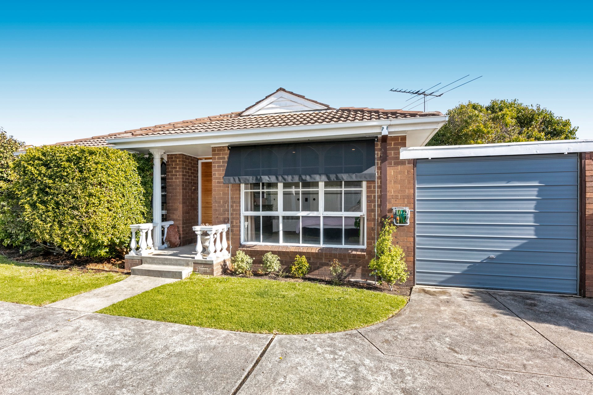9 / 8-12 Long Street Mentone