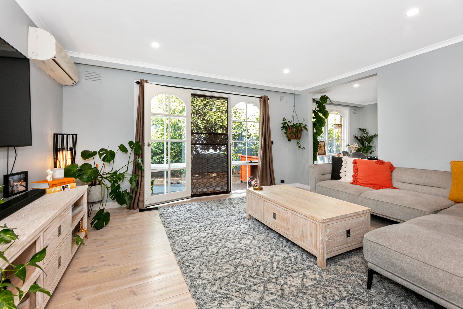 9 / 8-12 Long Street Mentone