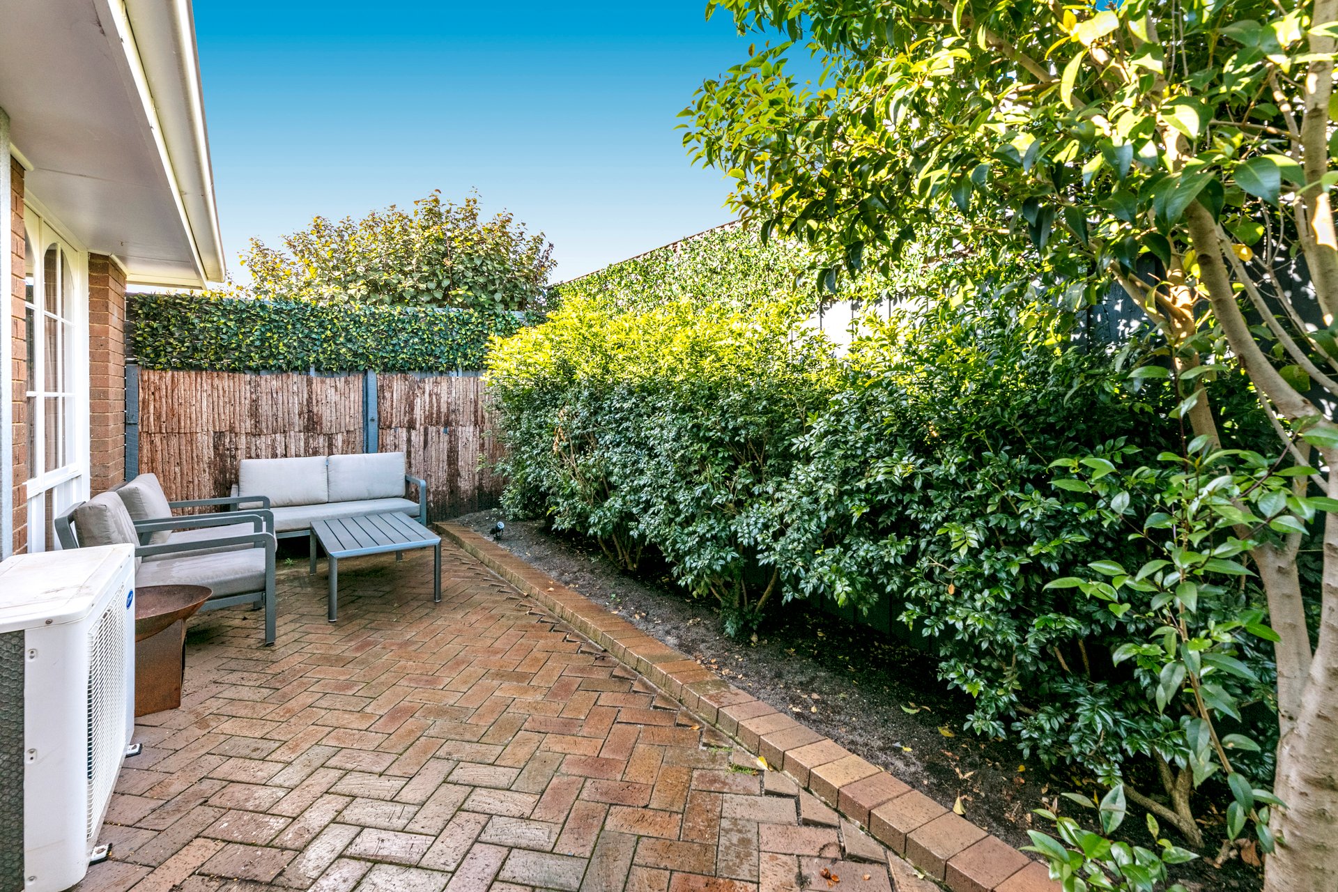 9 / 8-12 Long Street Mentone