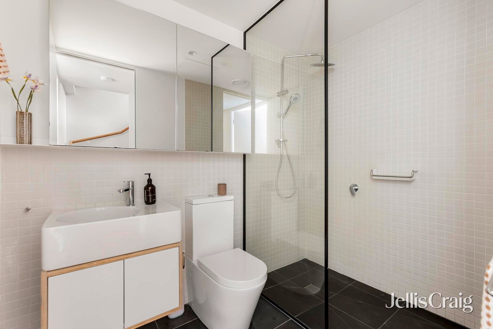 9/8 Barry Street, Brunswick image 7