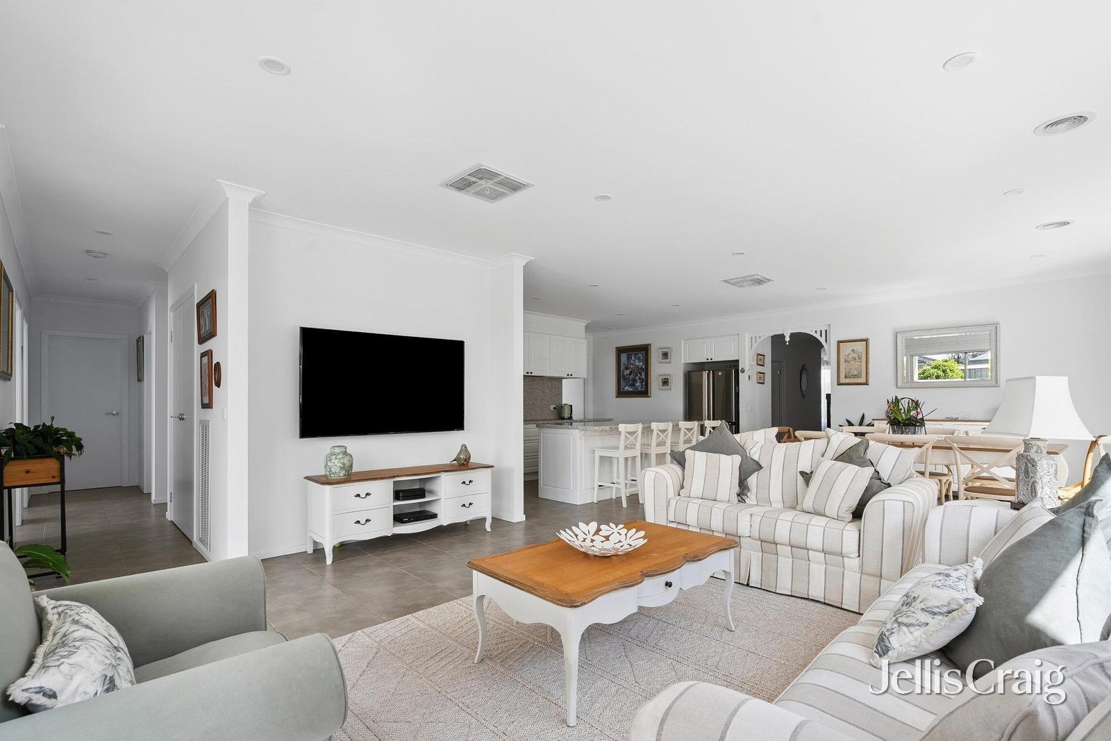 98 Beaumont Avenue, Charlemont image 2