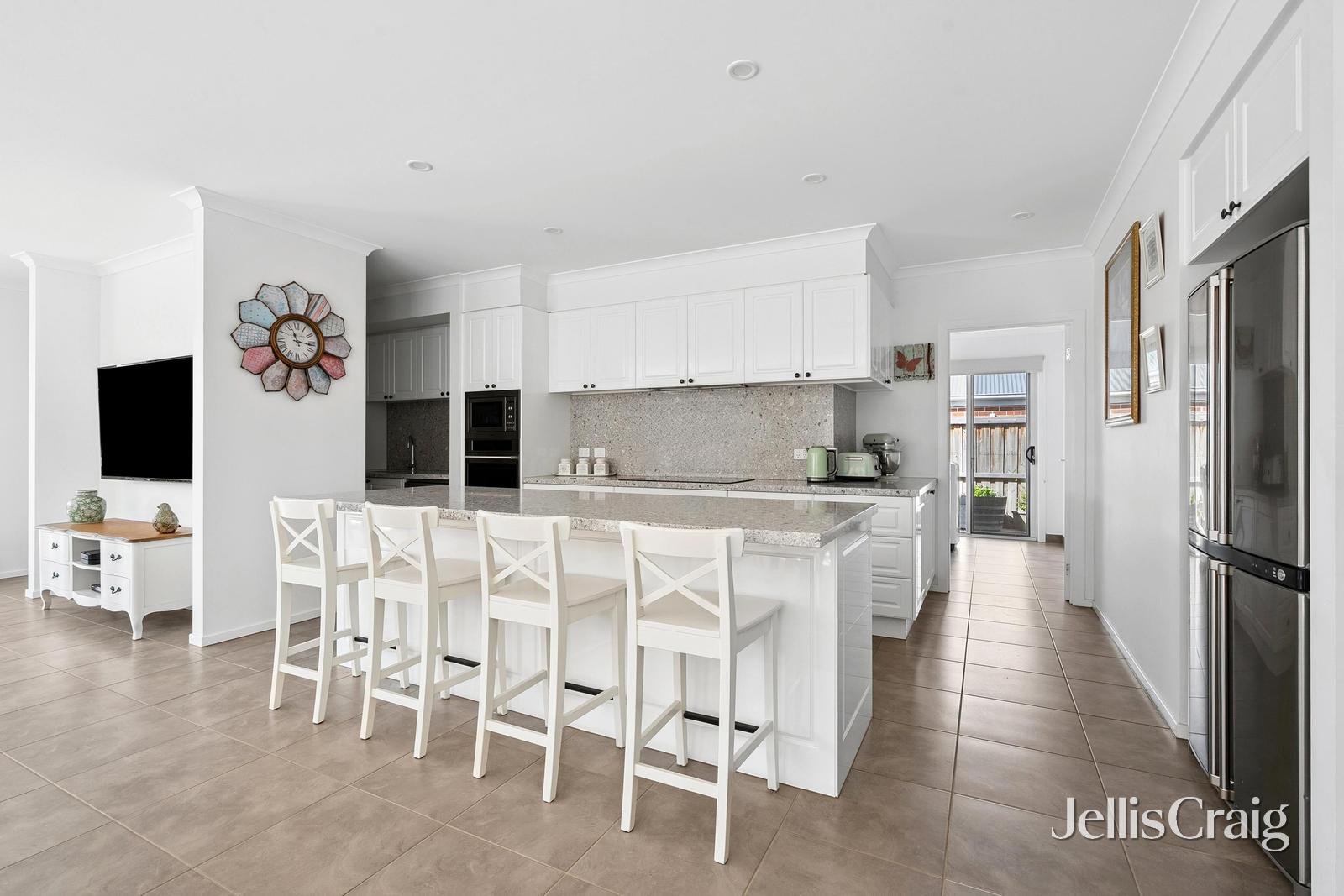 98 Beaumont Avenue, Charlemont image 3