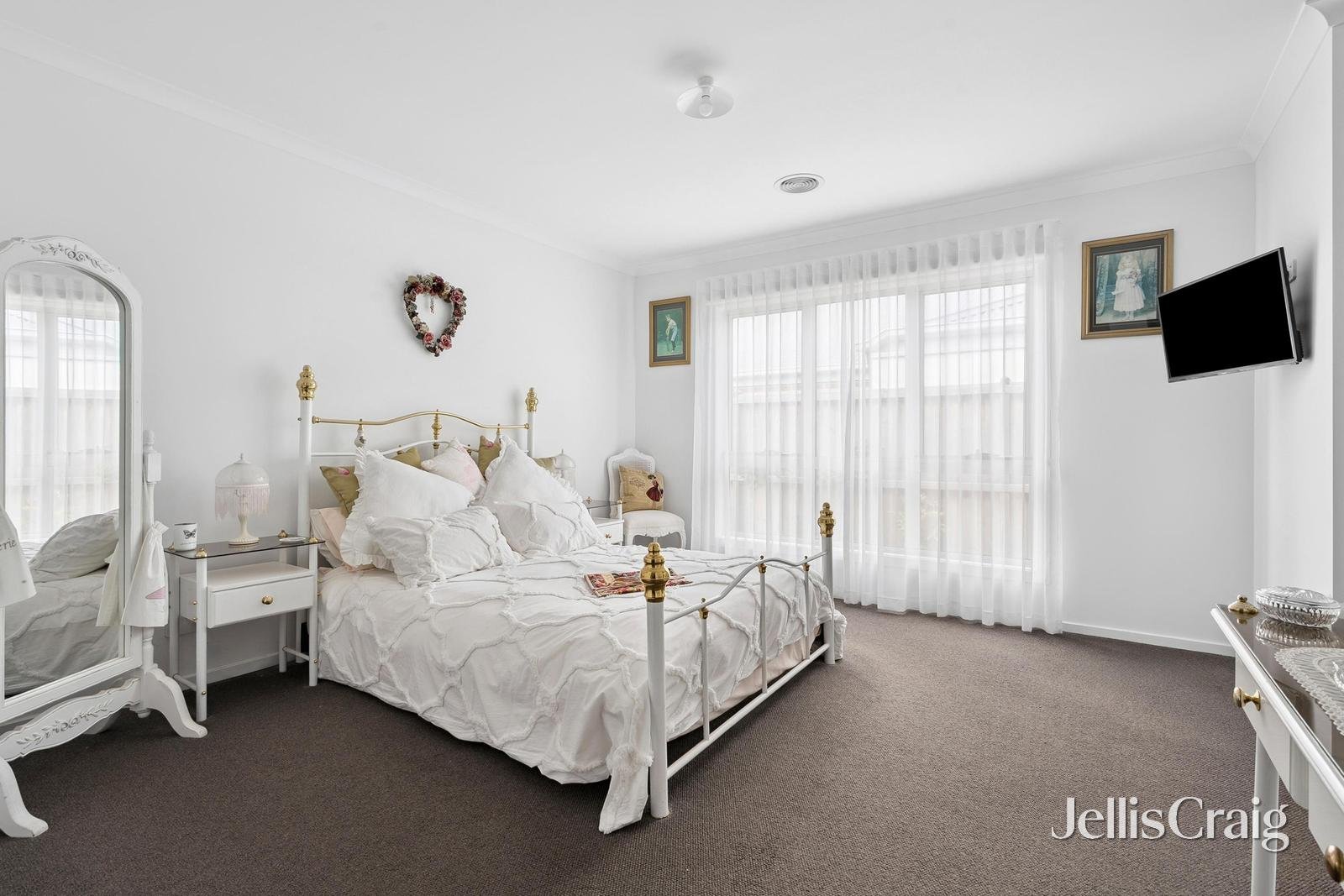 98 Beaumont Avenue, Charlemont image 4