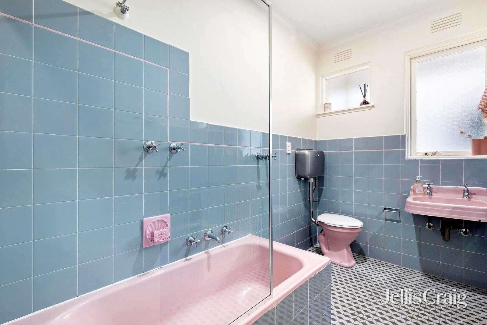 9/8 Docker Street, Elwood image 6