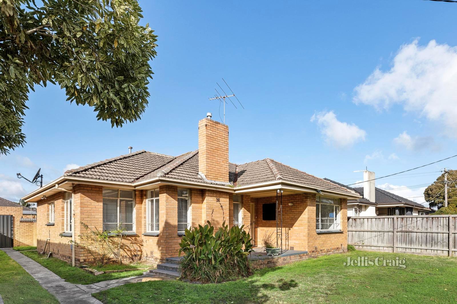 98 East Boundary Road, Bentleigh East image 1