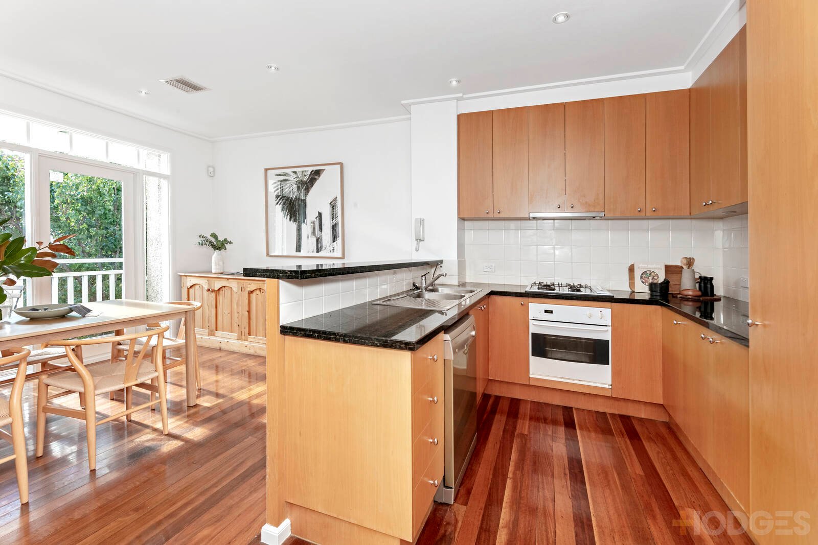 98 Esplanade West  Port Melbourne