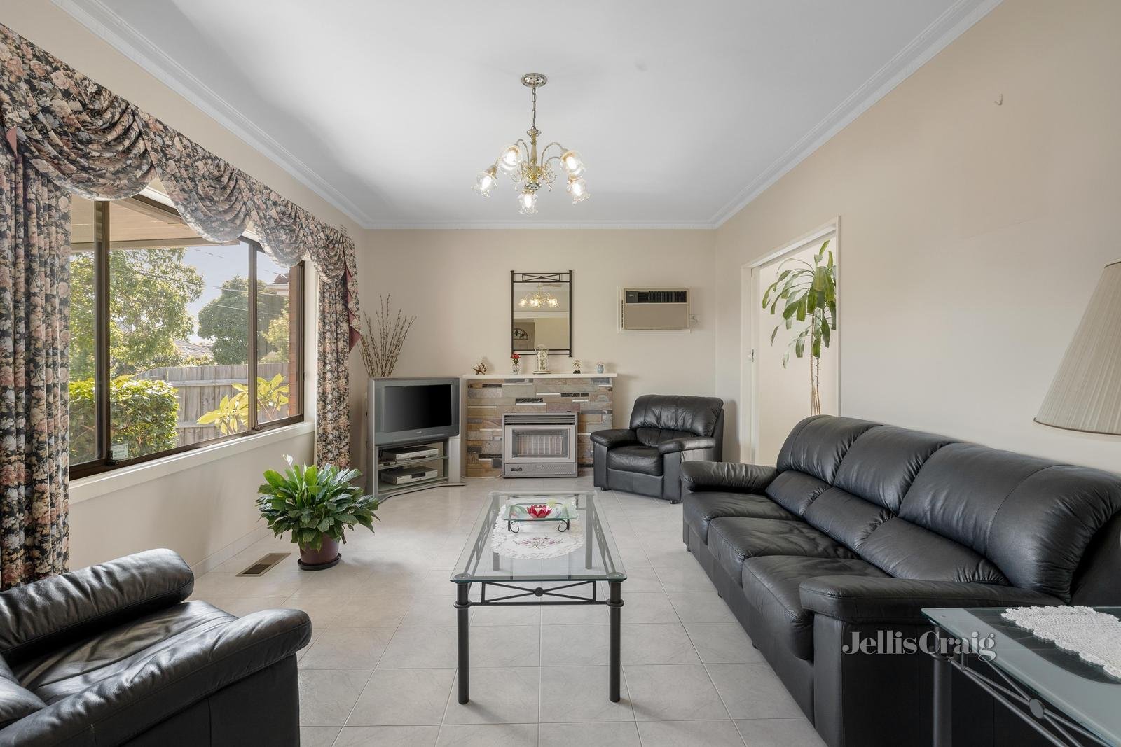 98 Parkmore Road, Bentleigh East image 5