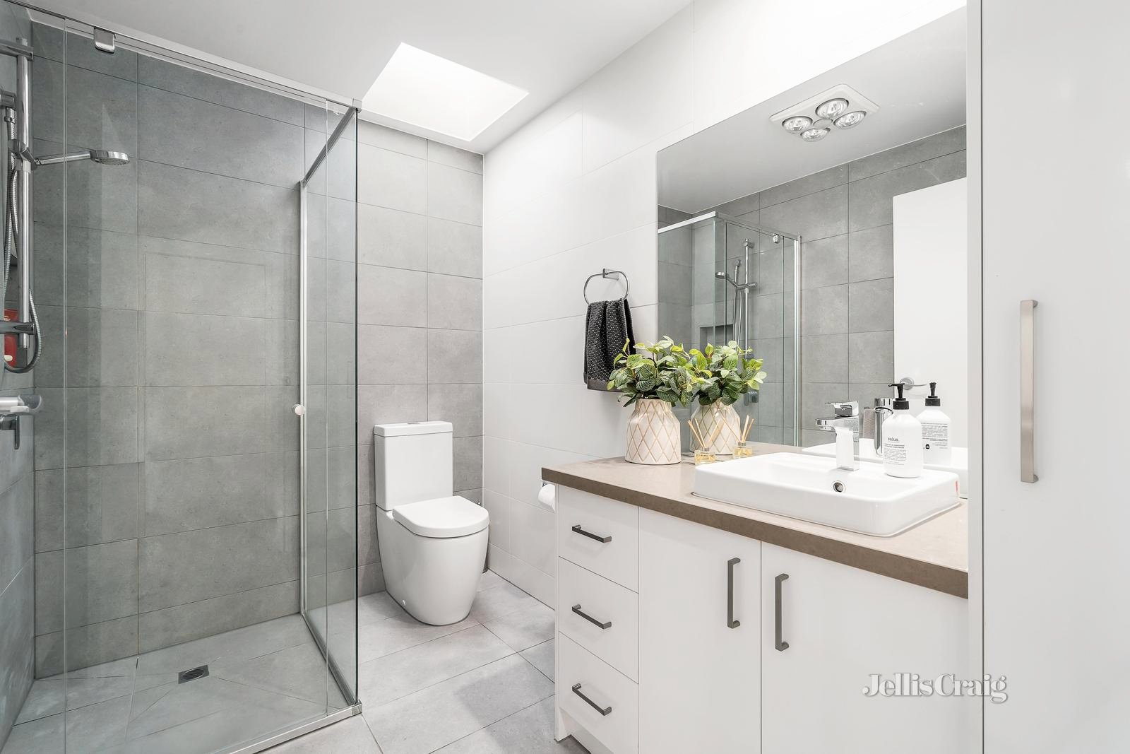 9/8 The Strand, Williamstown image 9