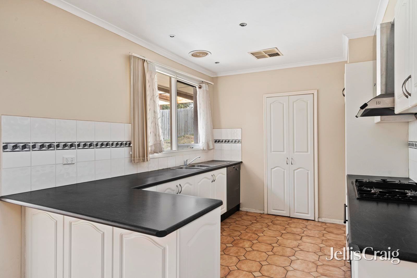 98 Wilsons Road, Doncaster image 3