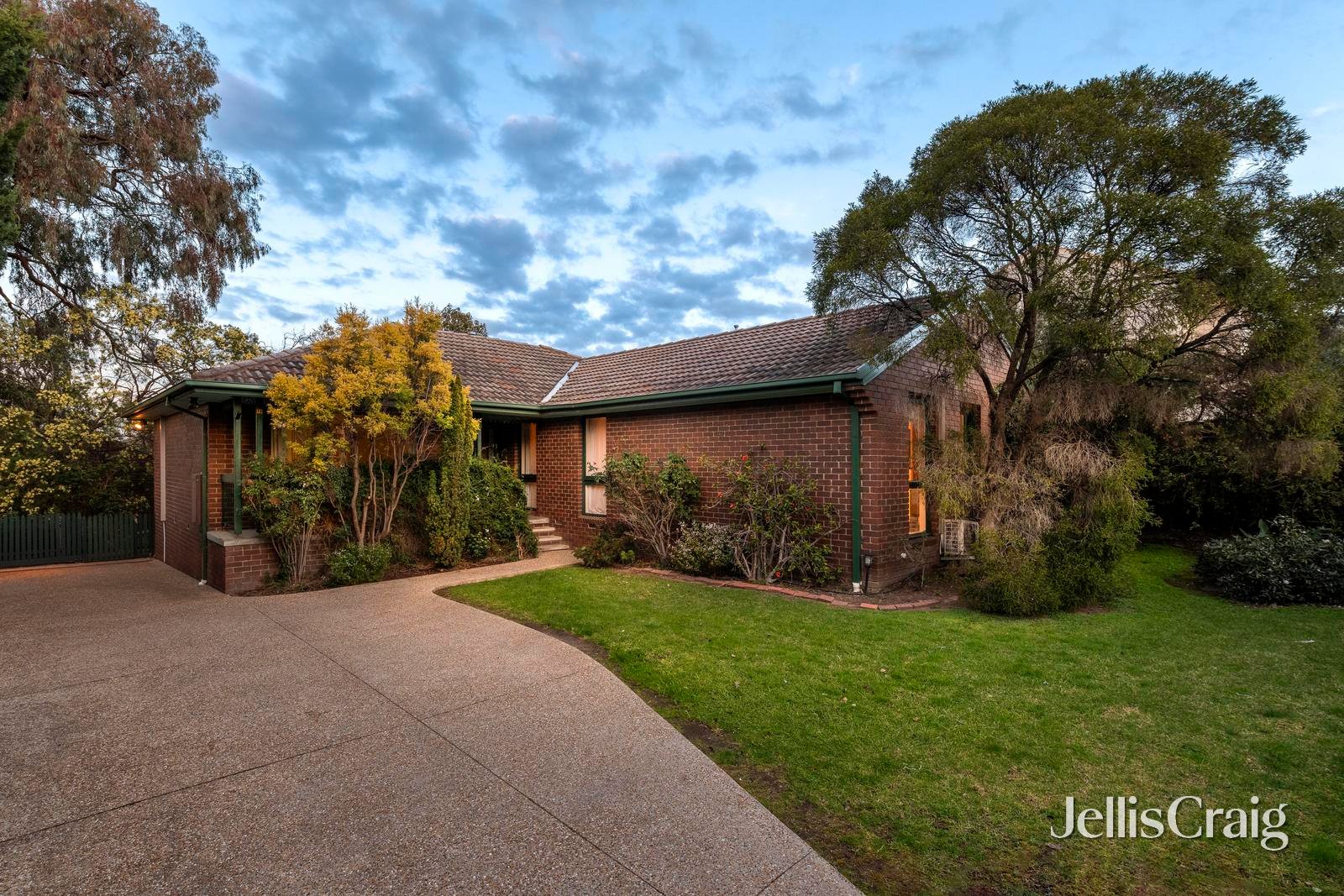 98 Winston Road, Viewbank image 1