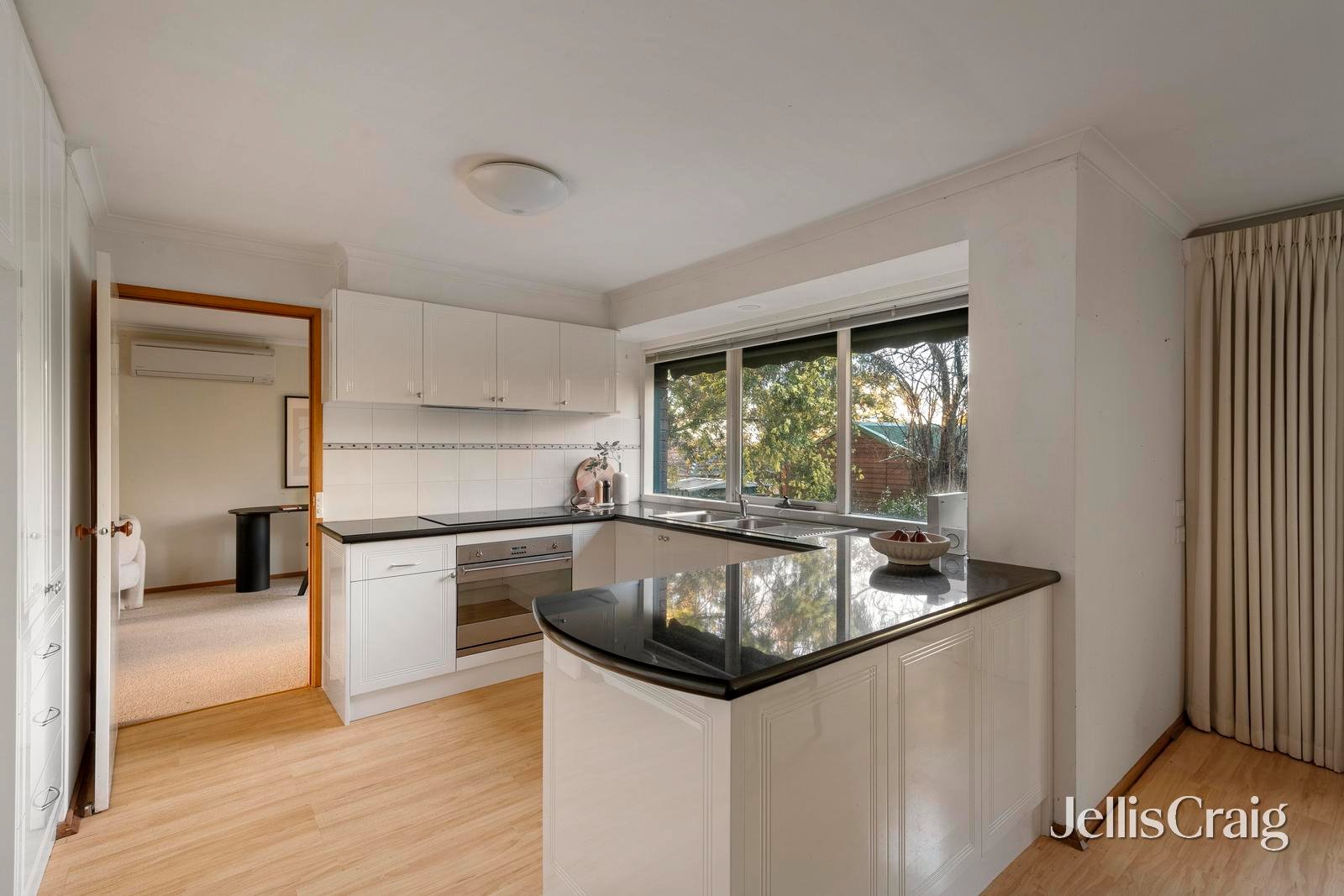 98 Winston Road, Viewbank image 4