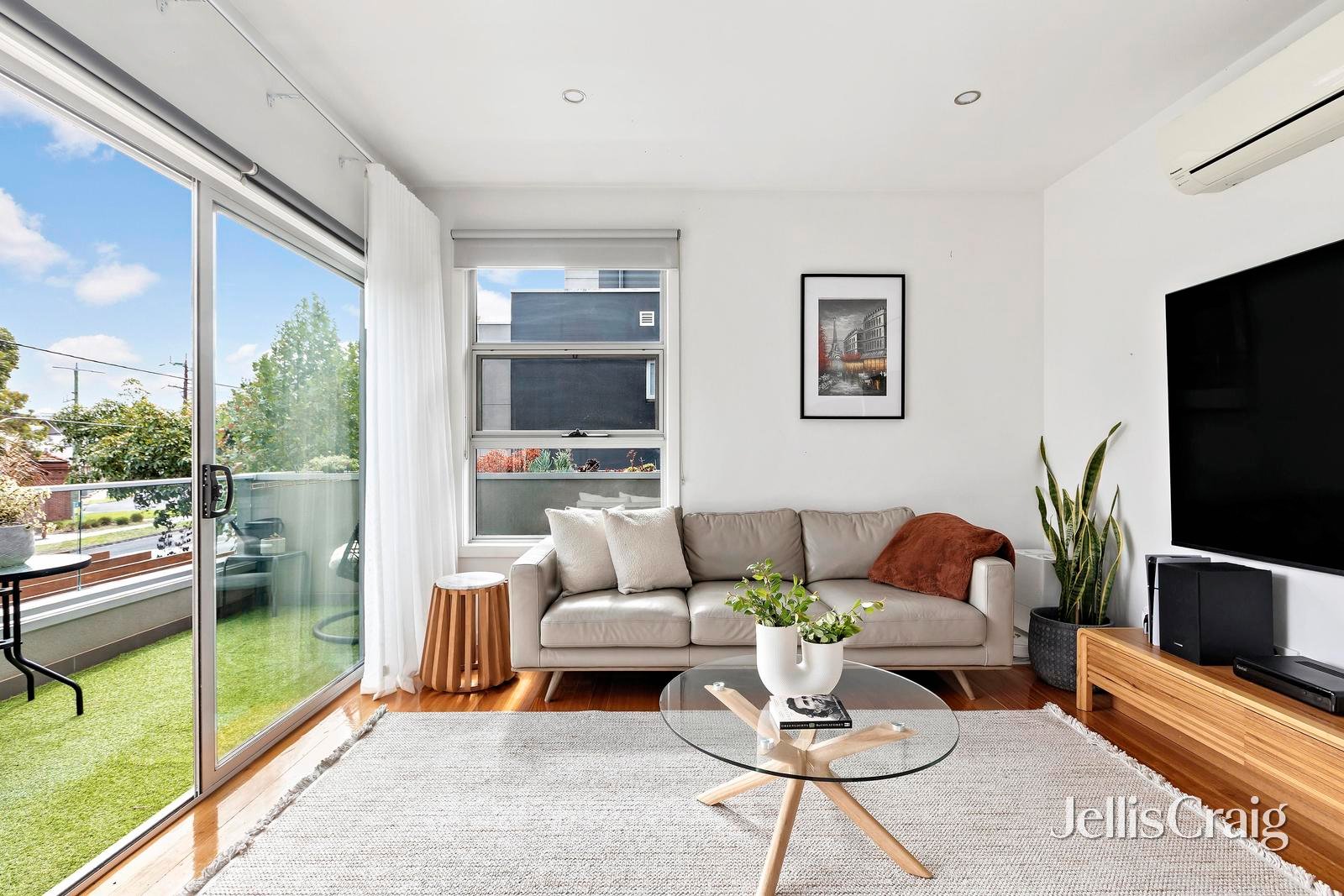 9/82 Richardson Street, Essendon image 2