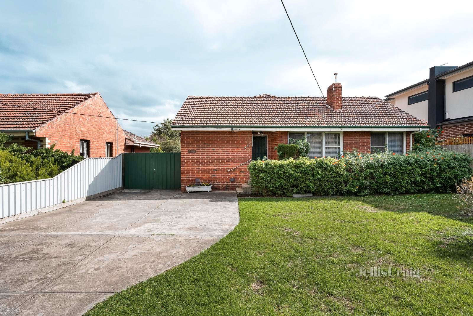 985 Pascoe Vale Road, Jacana image 1