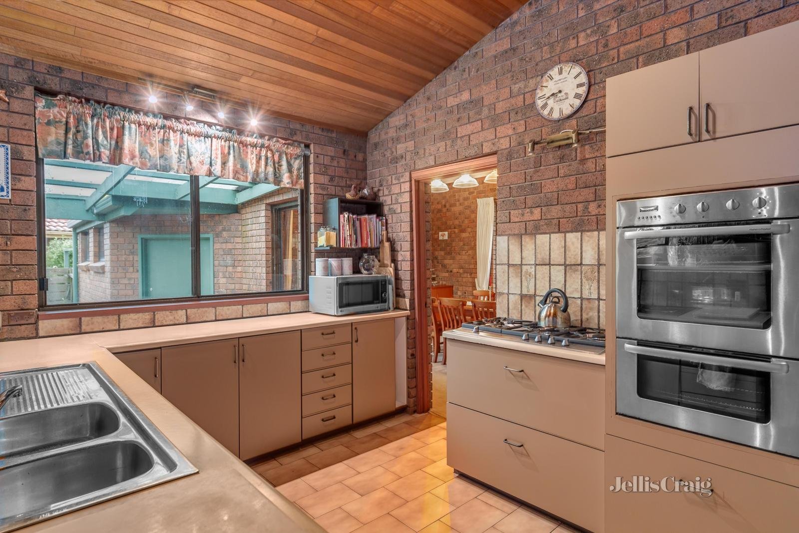 99 Landscape Drive, Doncaster East image 5