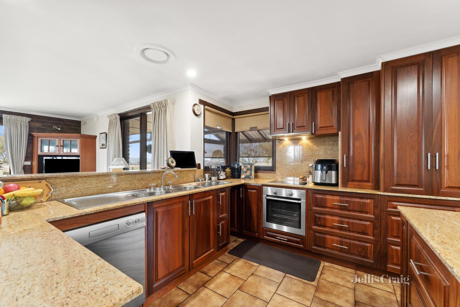 99 School Lane, Cambrian Hill image 9