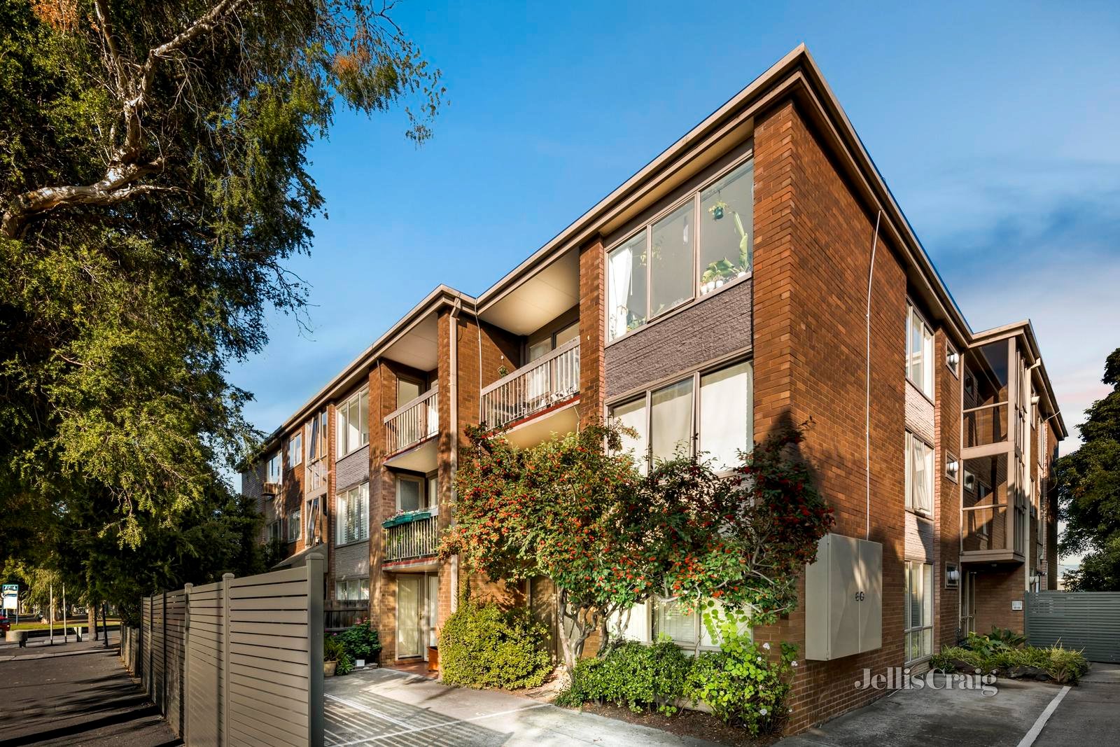9/99 Melbourne Road, Williamstown image 1