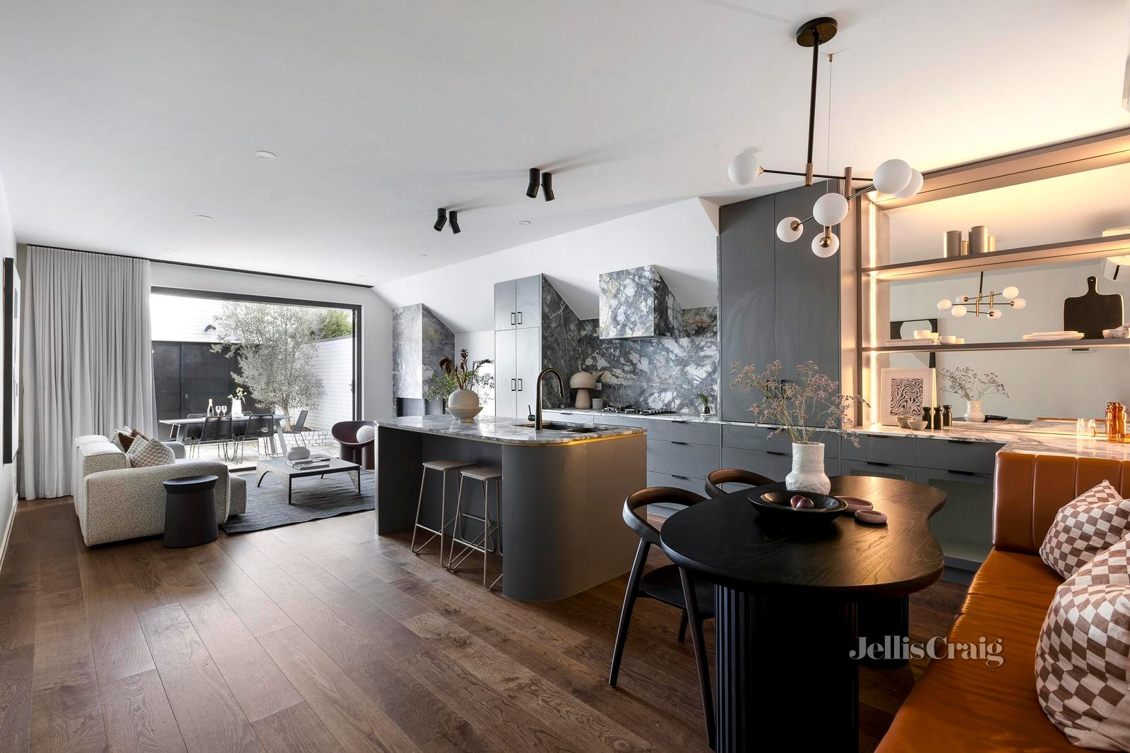99A Beaconsfield Parade, Northcote image 1
