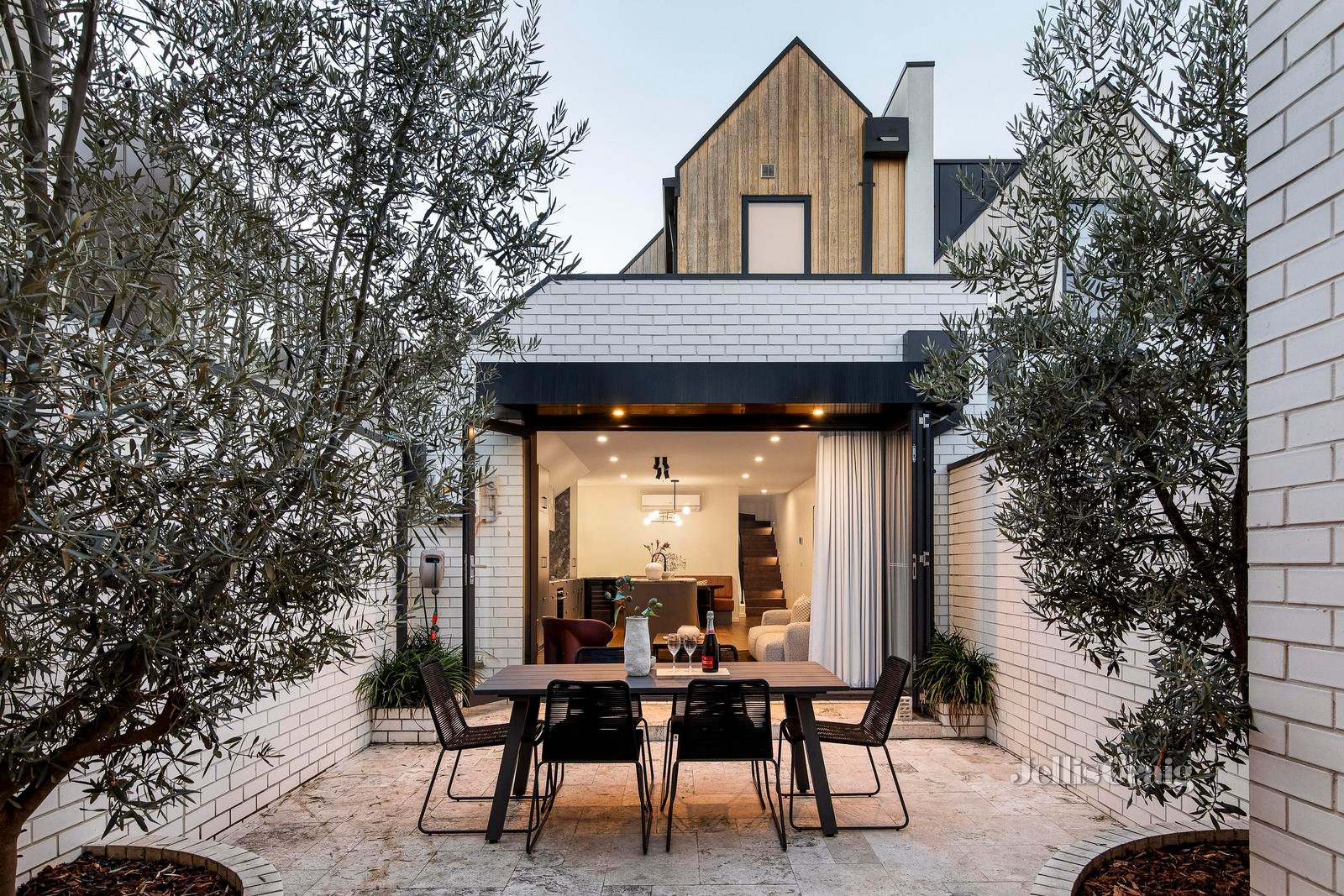 99A Beaconsfield Parade, Northcote image 2