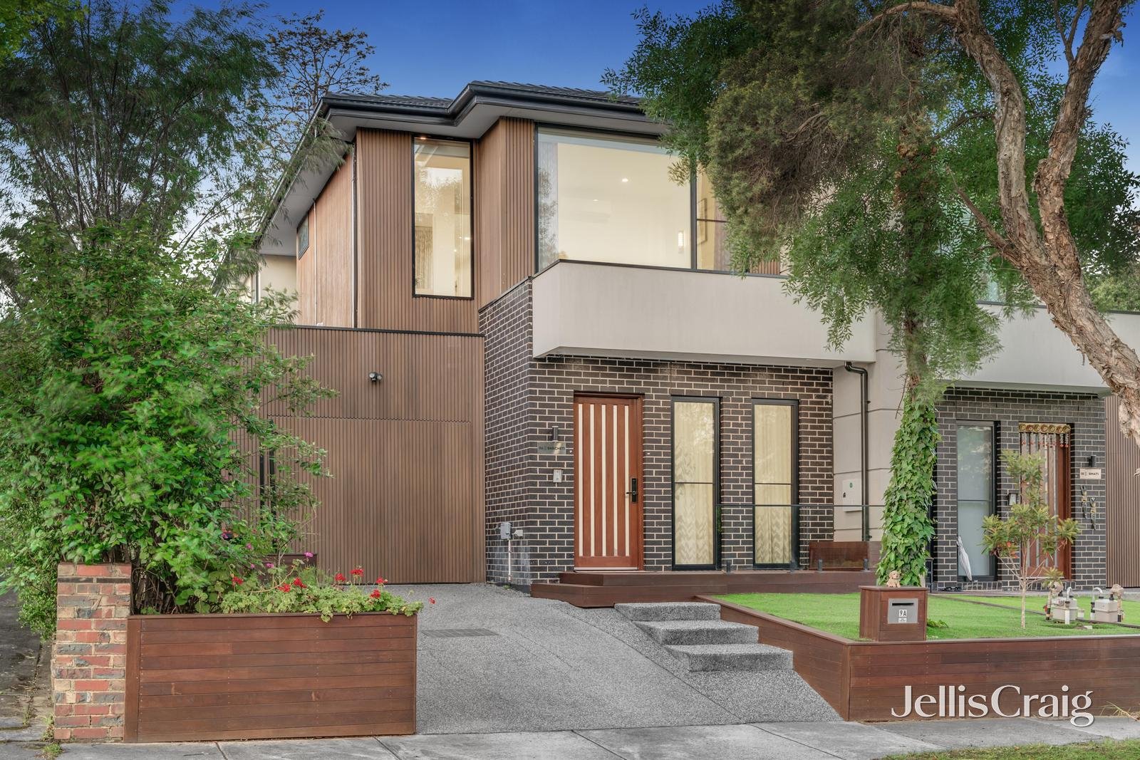 9a Sweetland Road, Box Hill image 1