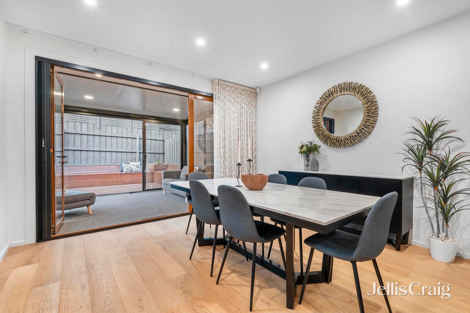 9a Sweetland Road, Box Hill image 4