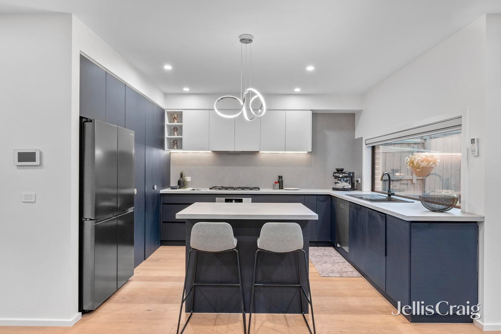 9a Sweetland Road, Box Hill image 5