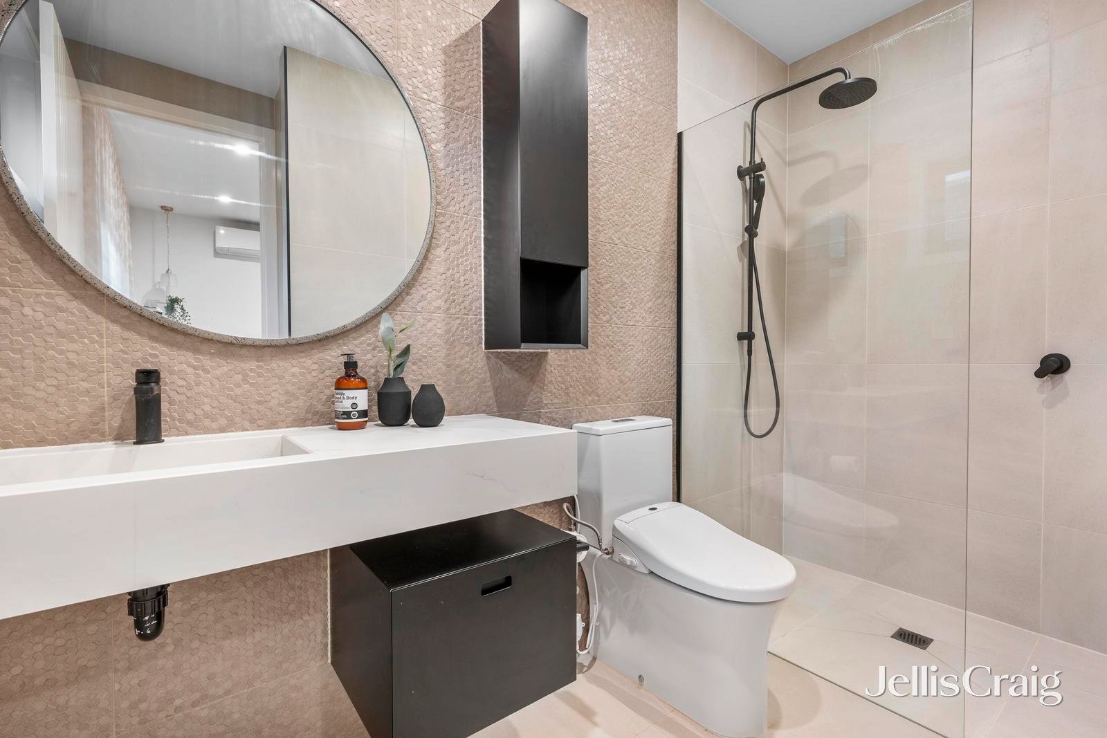 9a Sweetland Road, Box Hill image 10