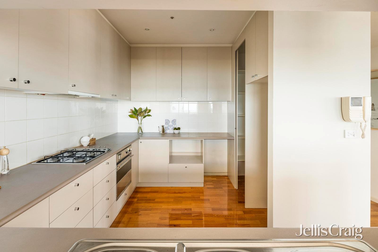 9A/9 Beach Street, Port Melbourne image 9