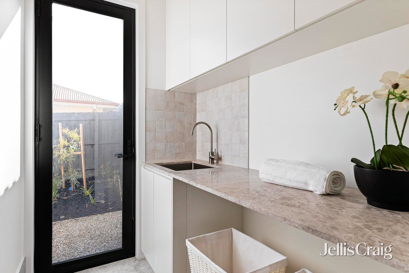 9B Gallipoli Parade, Croydon image 16