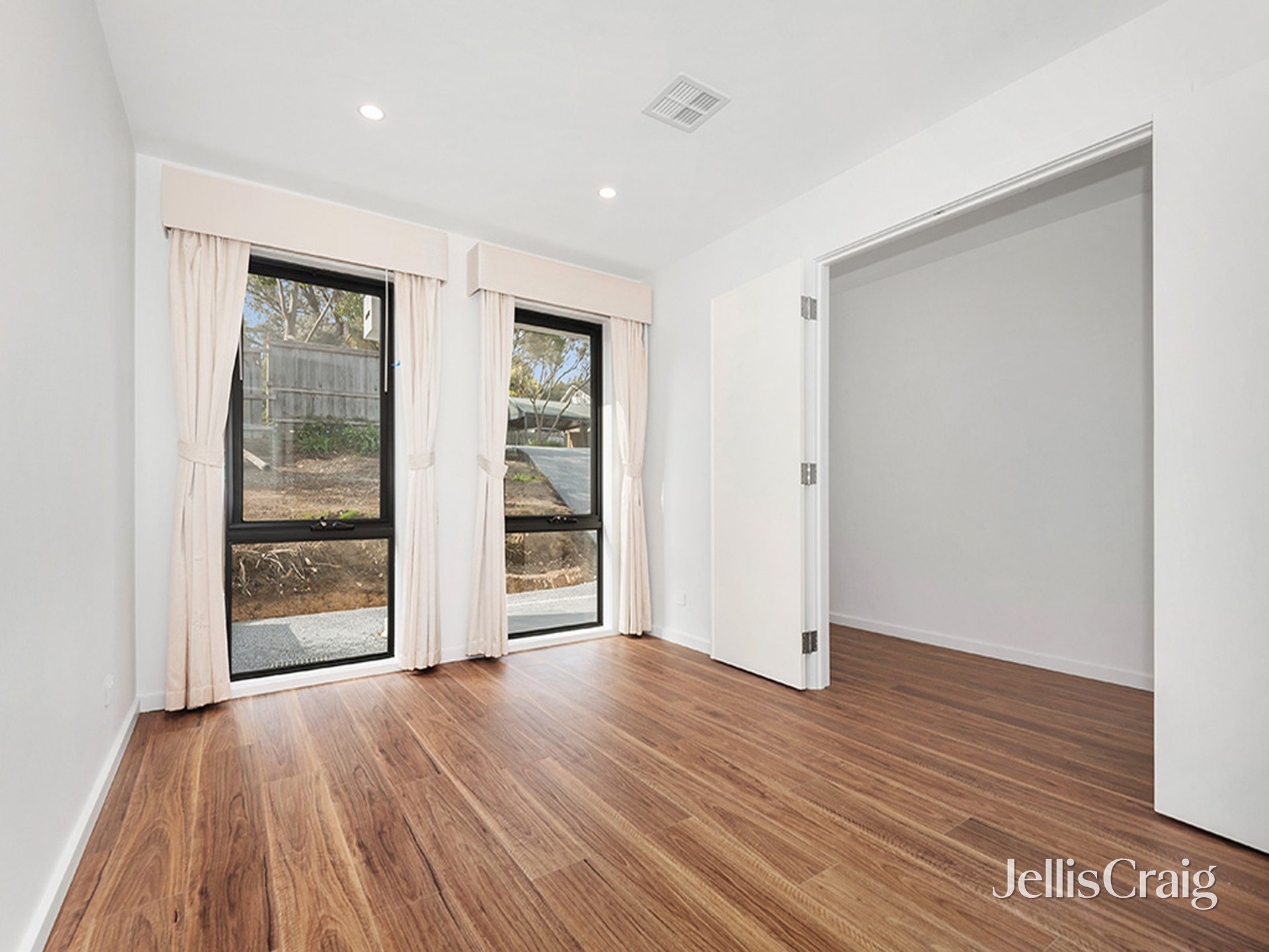 9B Jeffrey Street, Mount Waverley image 2