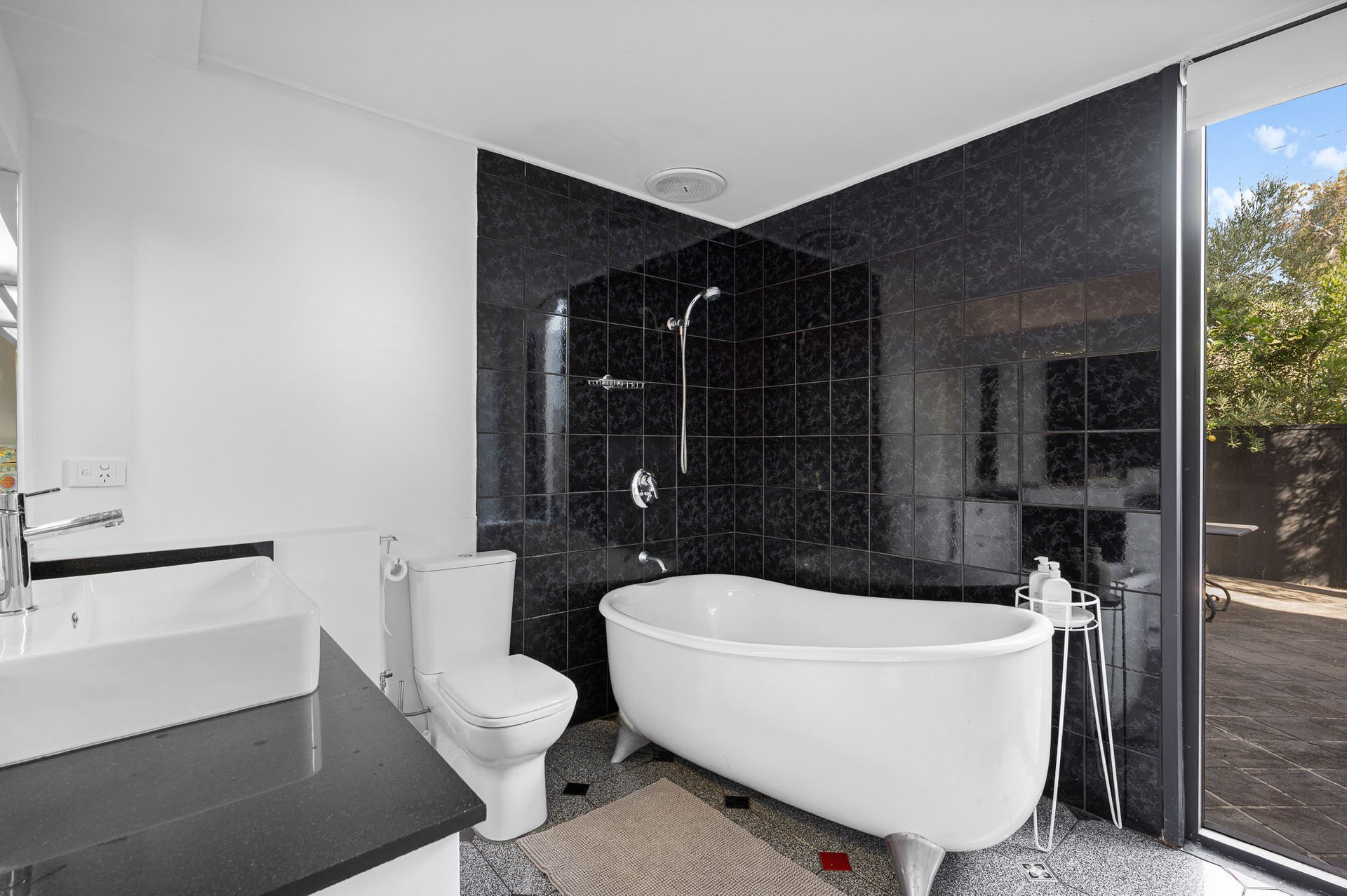 a/17 Northcote Terrace, Mornington image 6