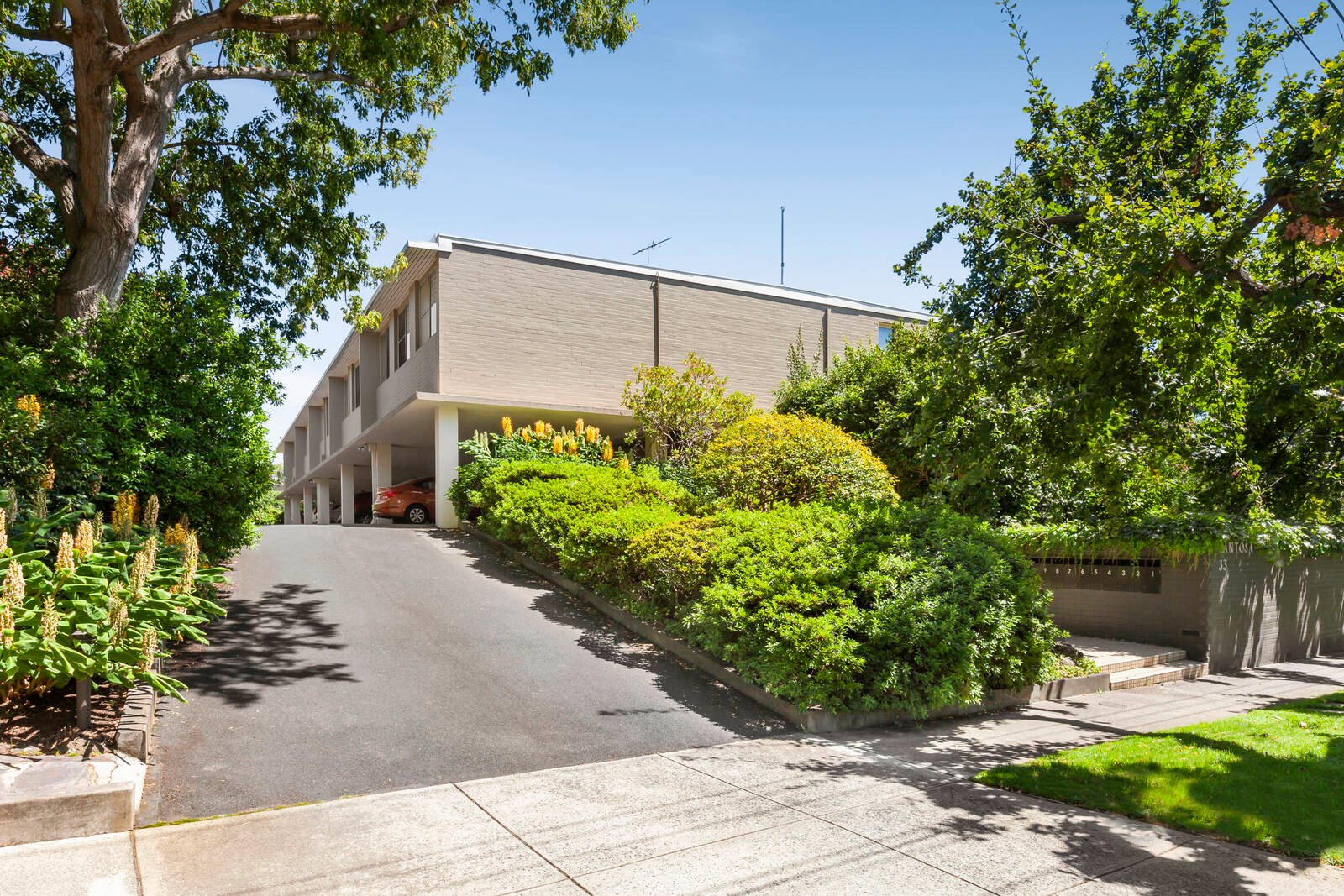 Property Gallery - Main Image