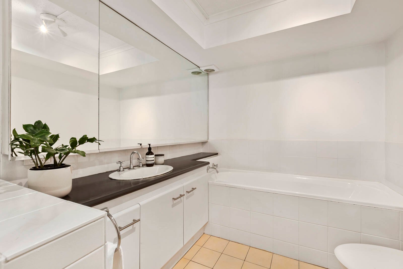 Property Gallery Thumbnail 8