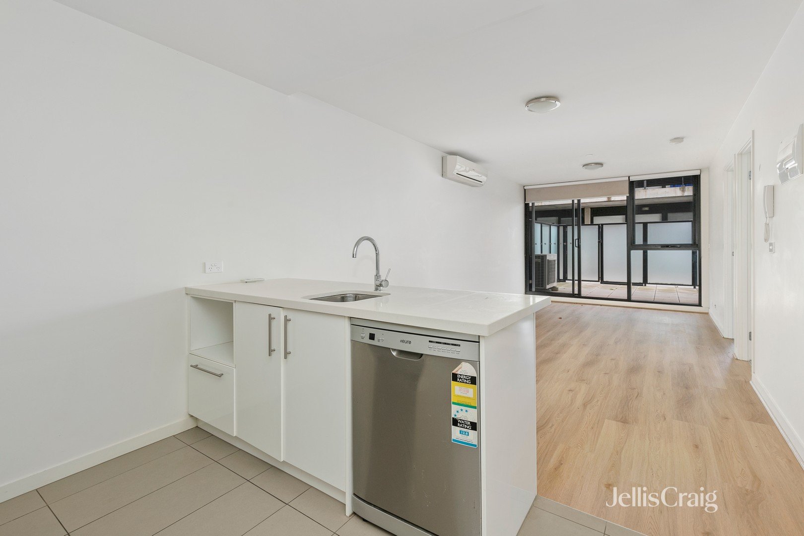 B2.14/113 Pier Street, Altona image 5
