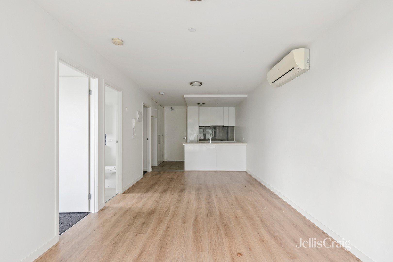 B2.14/113 Pier Street, Altona image 3