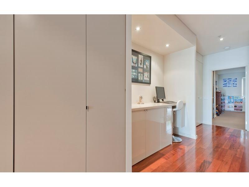 B402,84 Bay Street, Port Melbourne image 4
