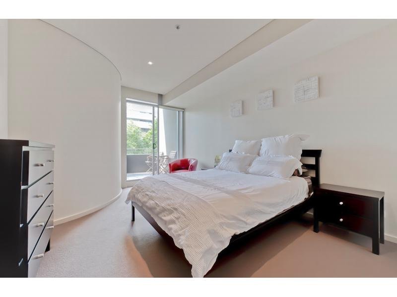 B402,84 Bay Street, Port Melbourne image 5
