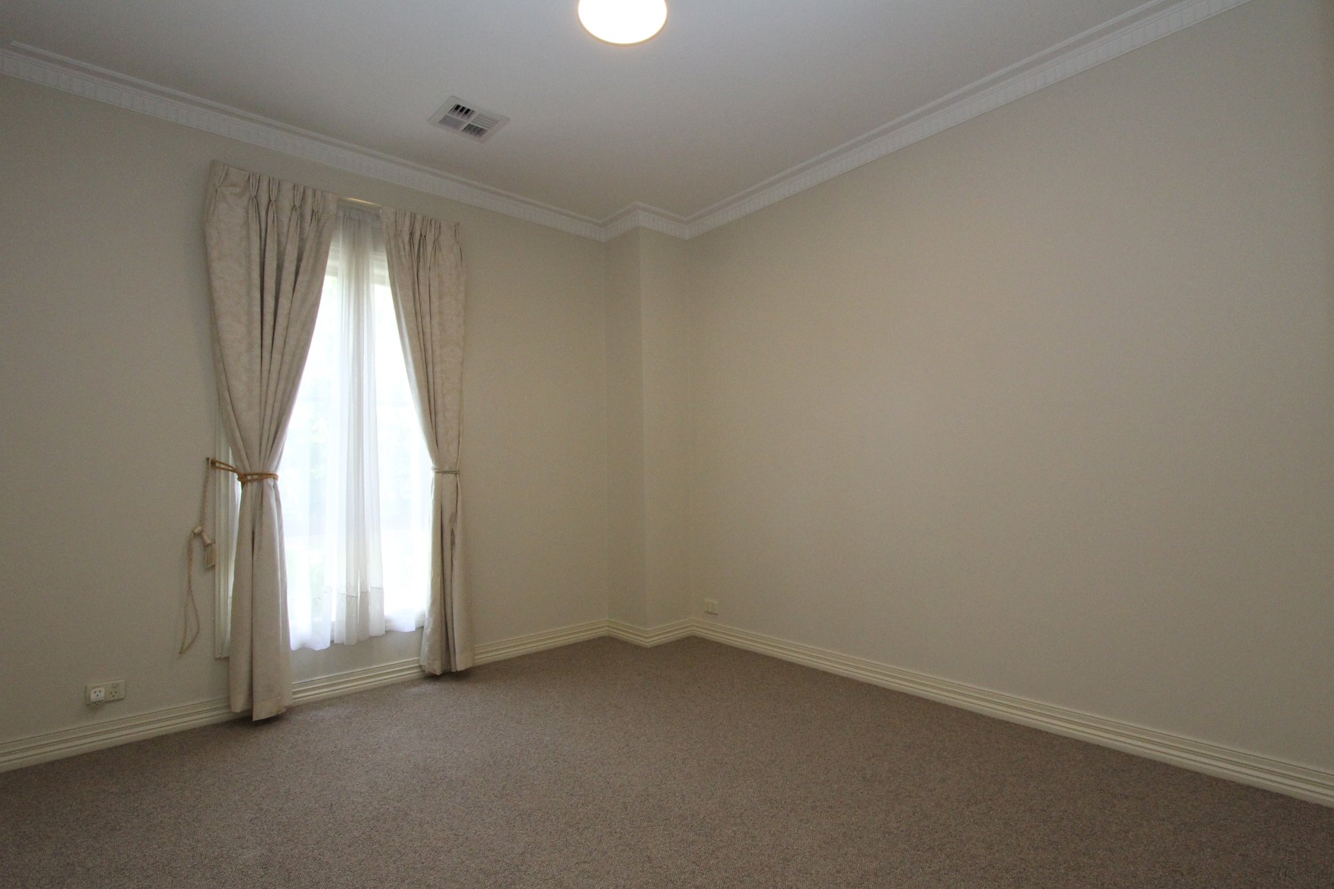 Property Gallery Thumbnail 5