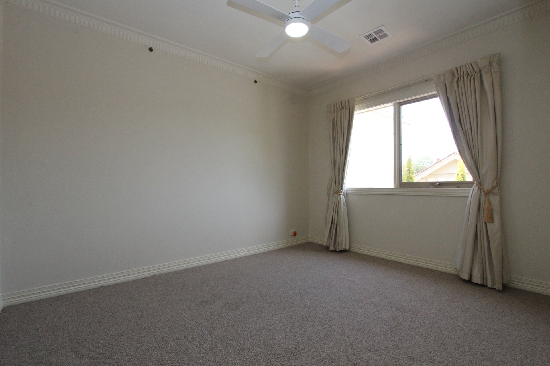 Property Gallery Thumbnail 6