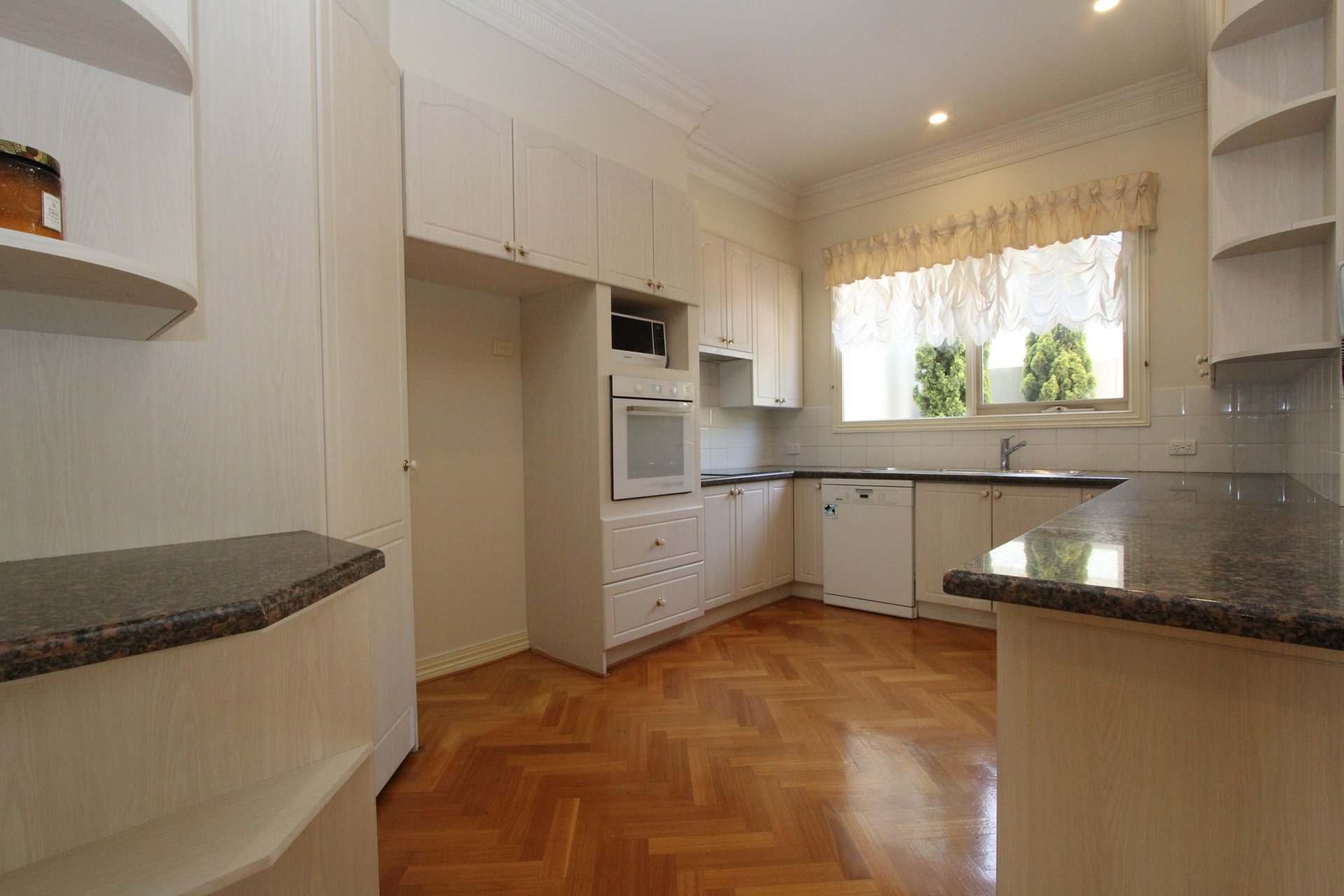 Property Gallery Thumbnail 9