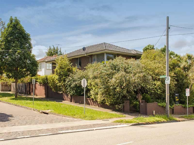Corner of Toorak Road and Clifton Grove, Hawthorn East image 2