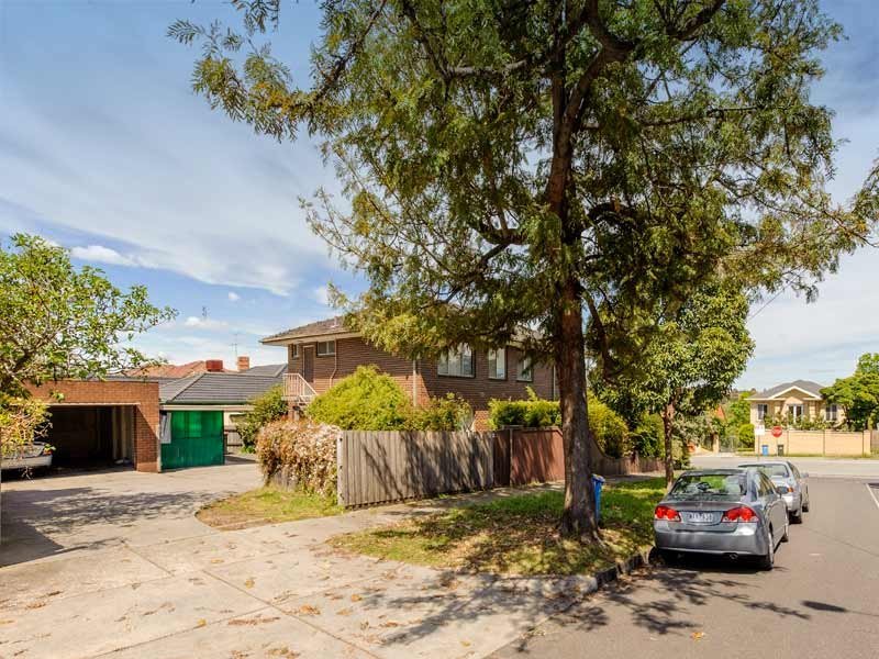 Corner of Toorak Road and Clifton Grove, Hawthorn East image 8