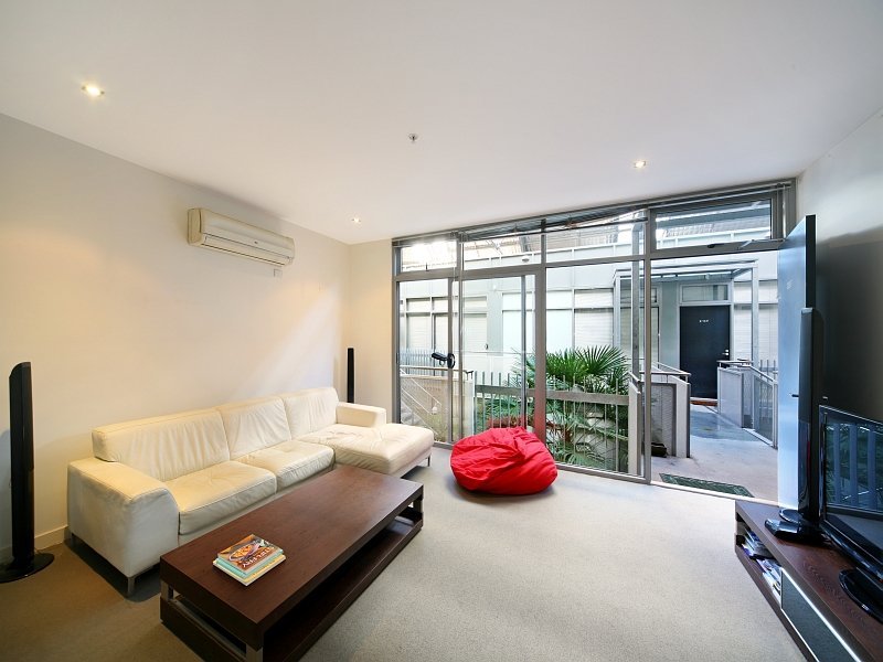 F203/91 Dow Street, Port Melbourne image 3