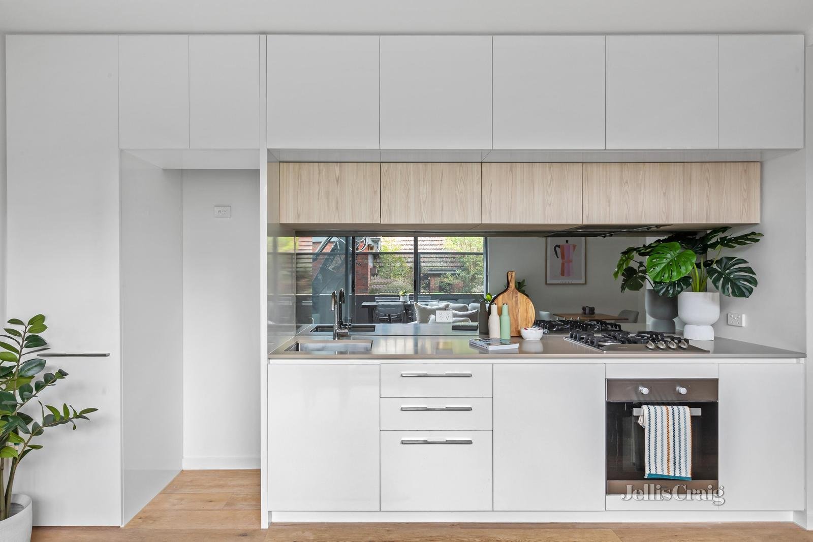 G02/342 Whitehorse Road, Balwyn image 2