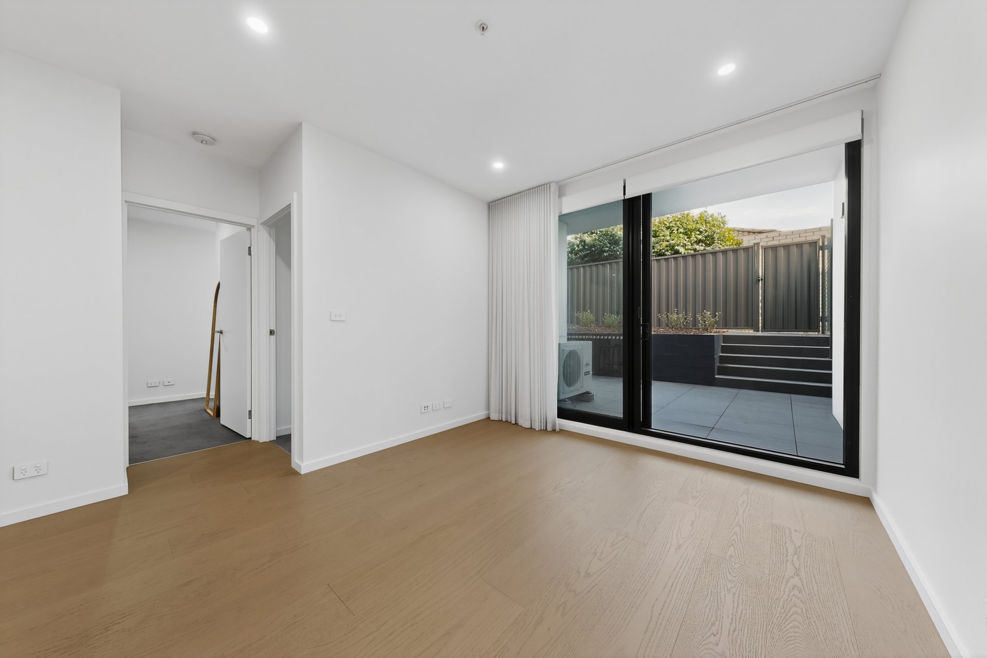 G03/1090 Nepean Highway, Highett image 1