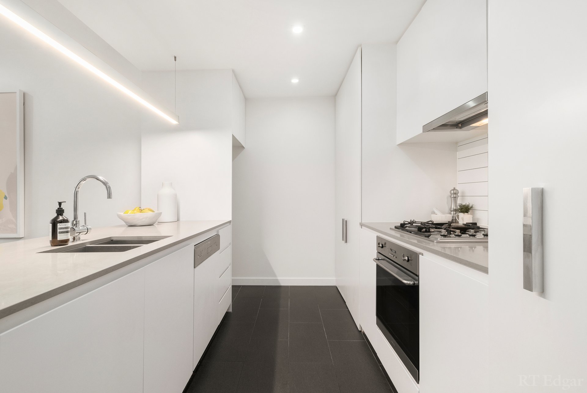 Property Gallery Thumbnail 3