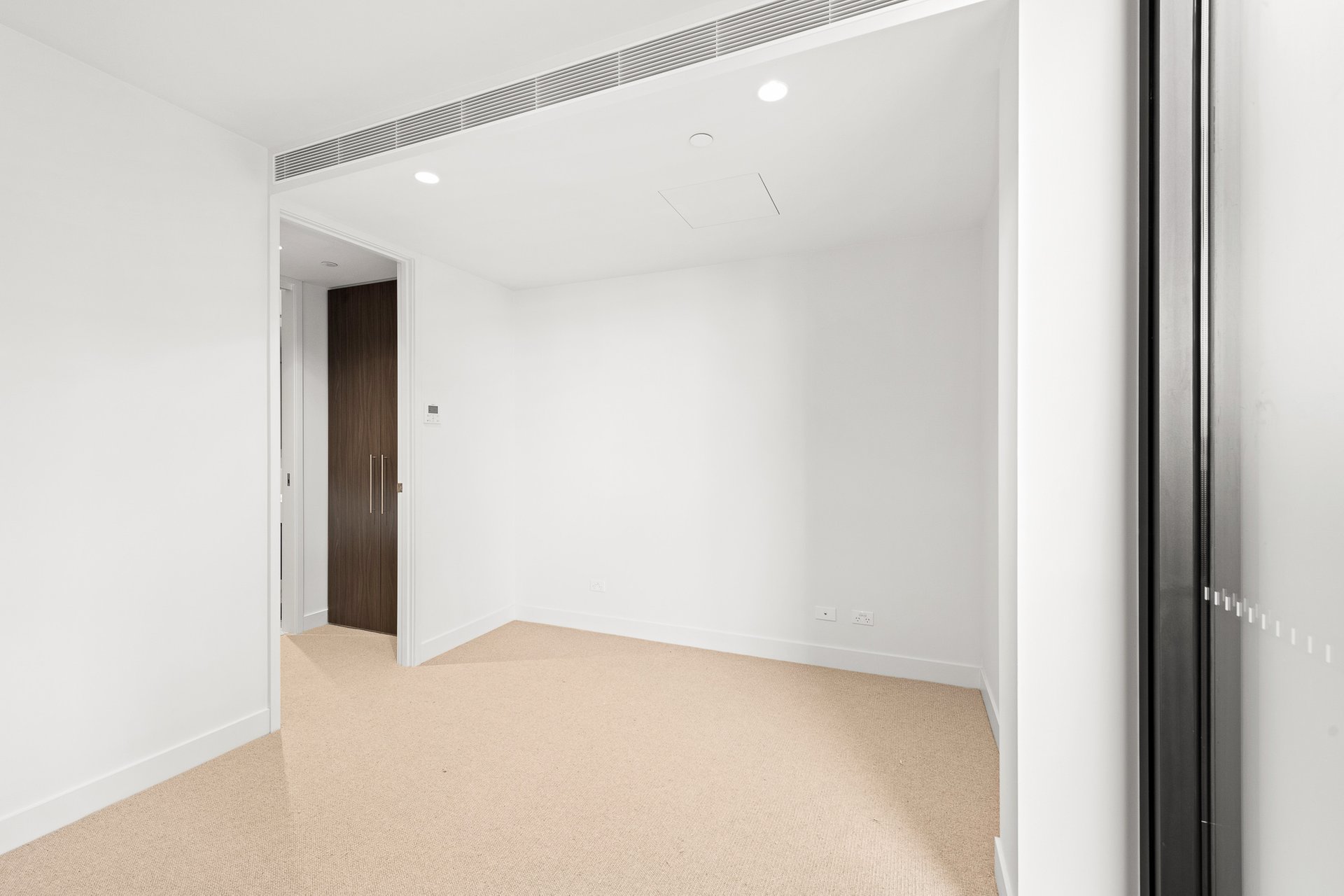 Property Gallery Thumbnail 3