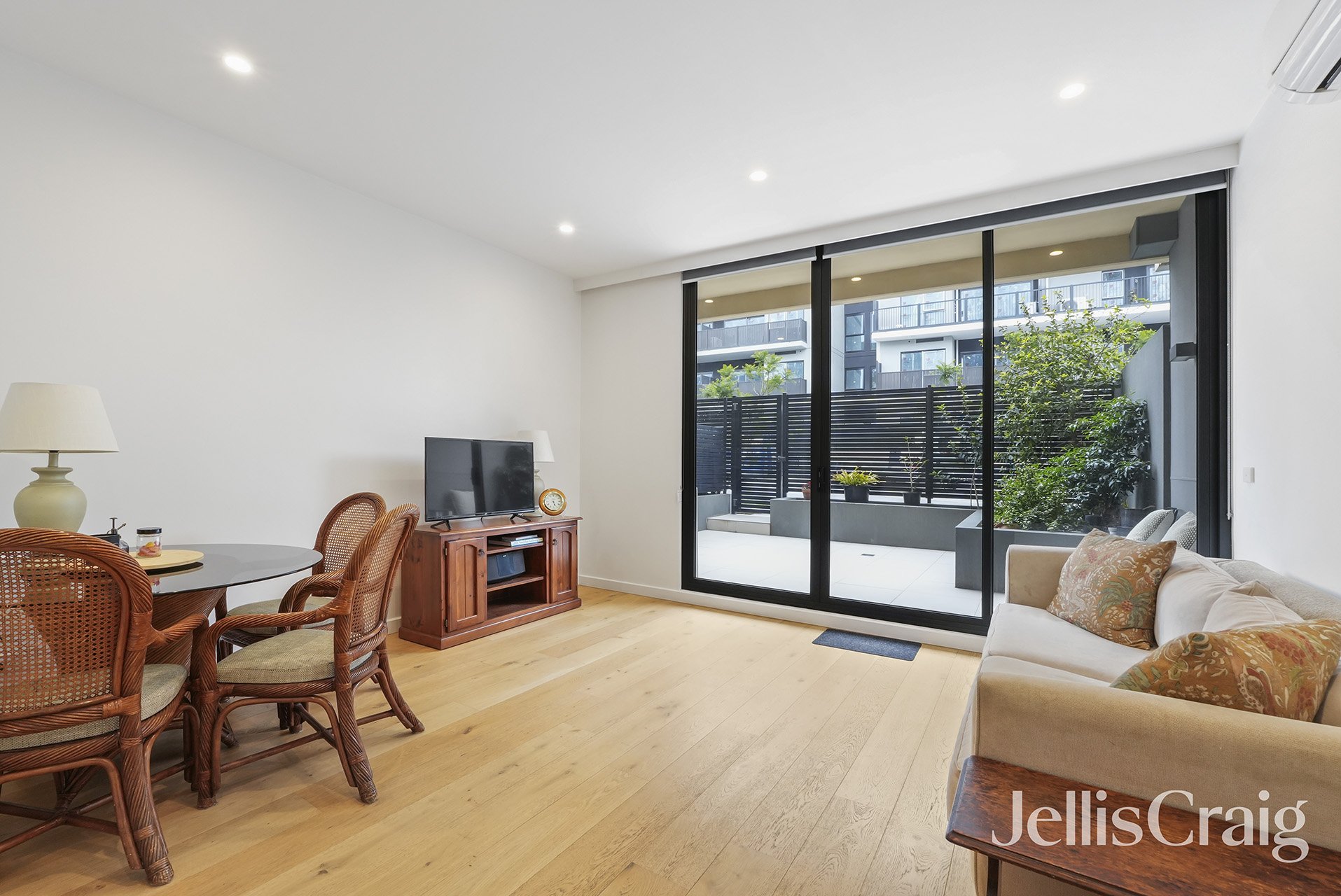 G05/252 Bay Road, Sandringham image 1