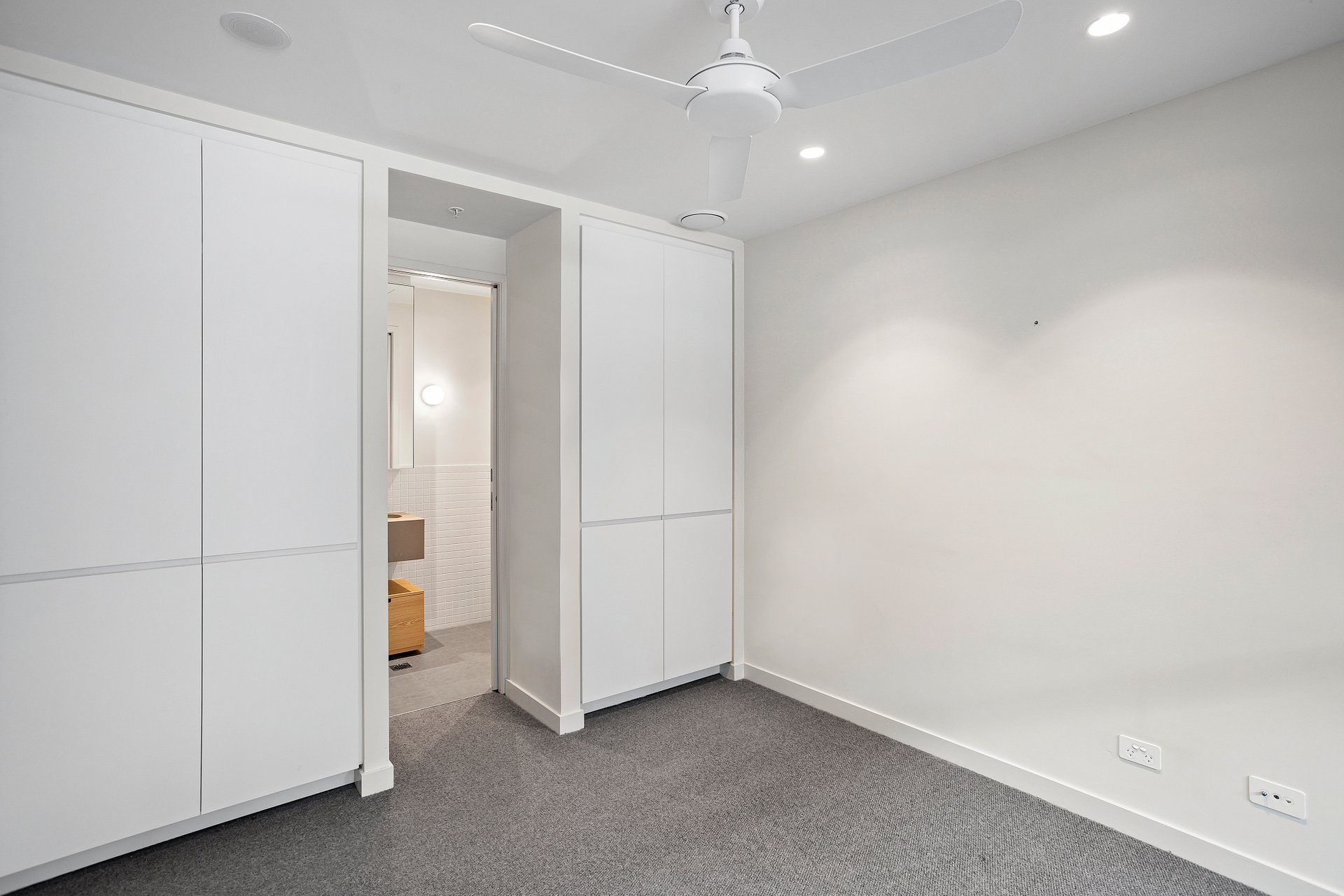 Property Gallery Thumbnail 8