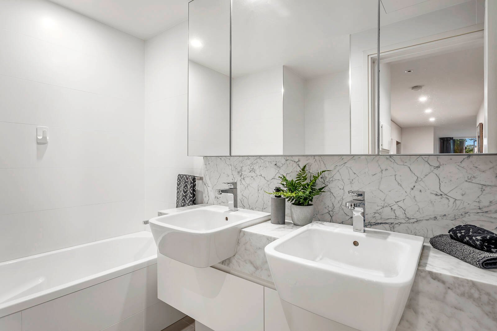 Property Gallery Thumbnail 9